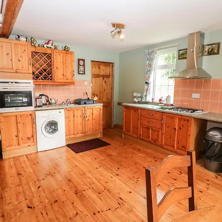 Teach Chiuin * Boheravaghera Cross Roads